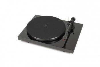 Pro-Ject Debut Carbon Phono USB DC Turntable